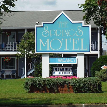 The Springs Motel Saratoga Springs Bagian luar foto