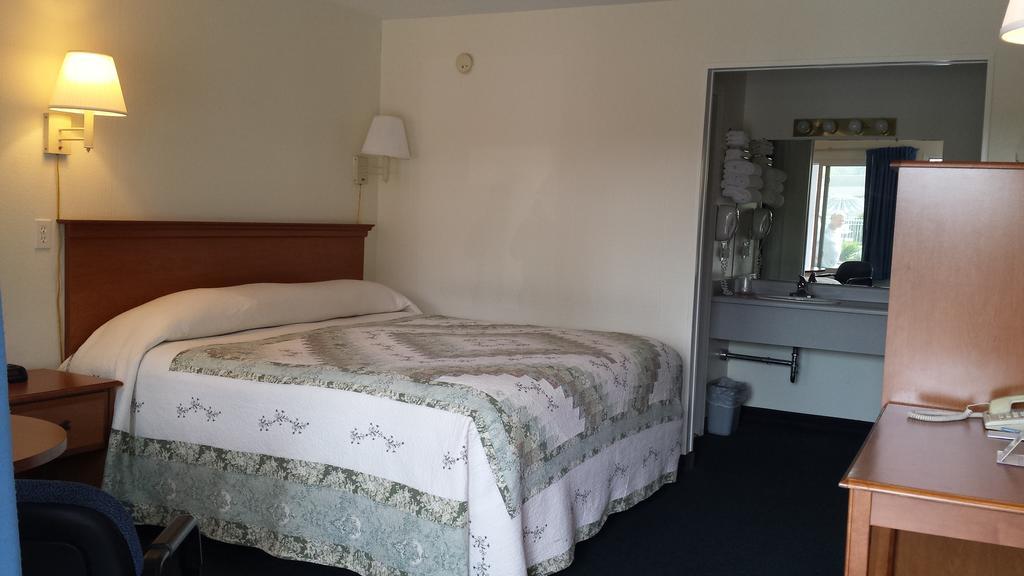 The Springs Motel Saratoga Springs Bagian luar foto