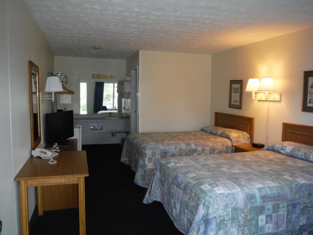 The Springs Motel Saratoga Springs Bagian luar foto