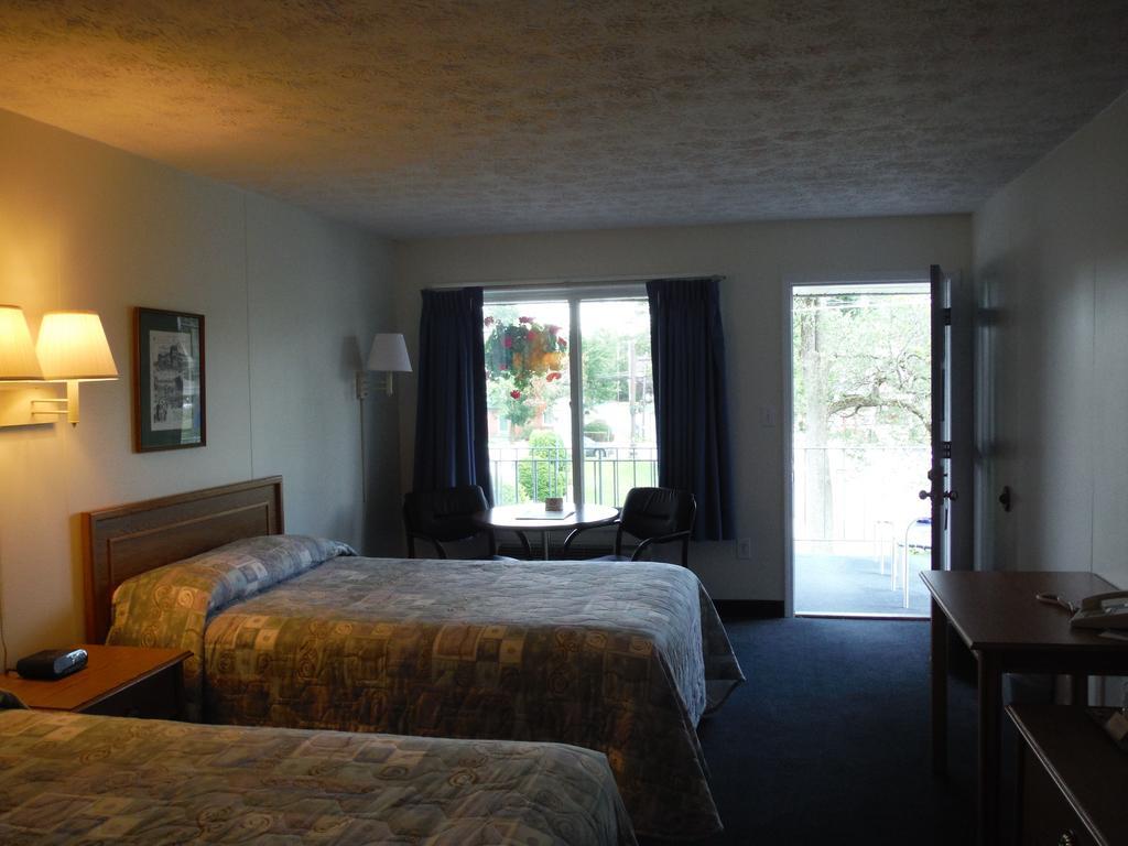 The Springs Motel Saratoga Springs Bagian luar foto