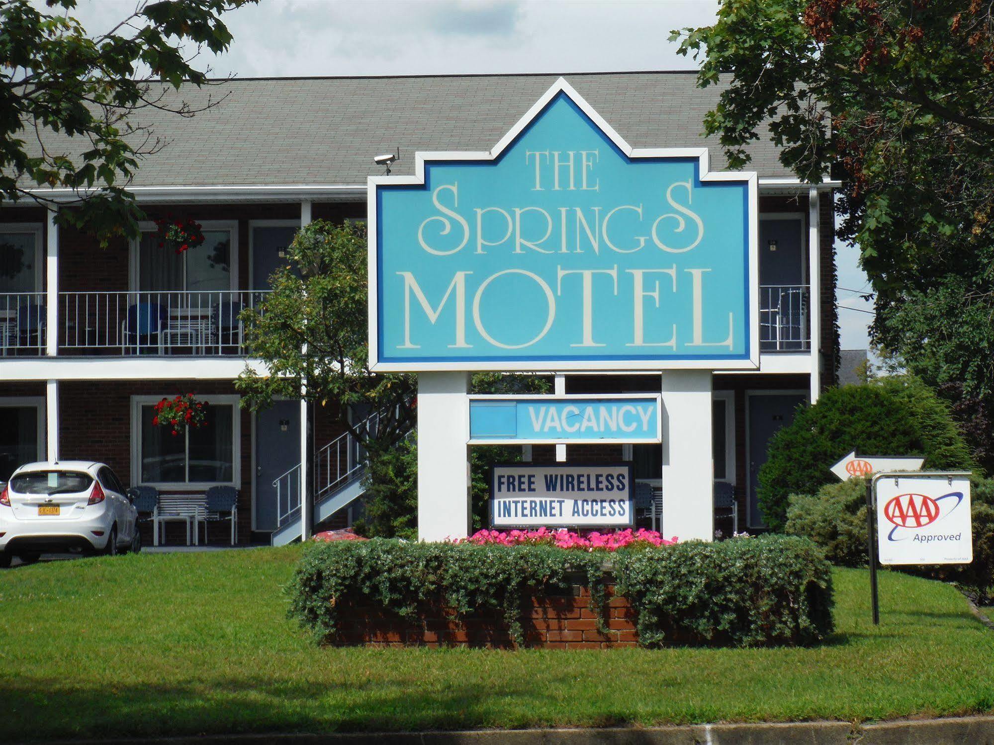 The Springs Motel Saratoga Springs Bagian luar foto