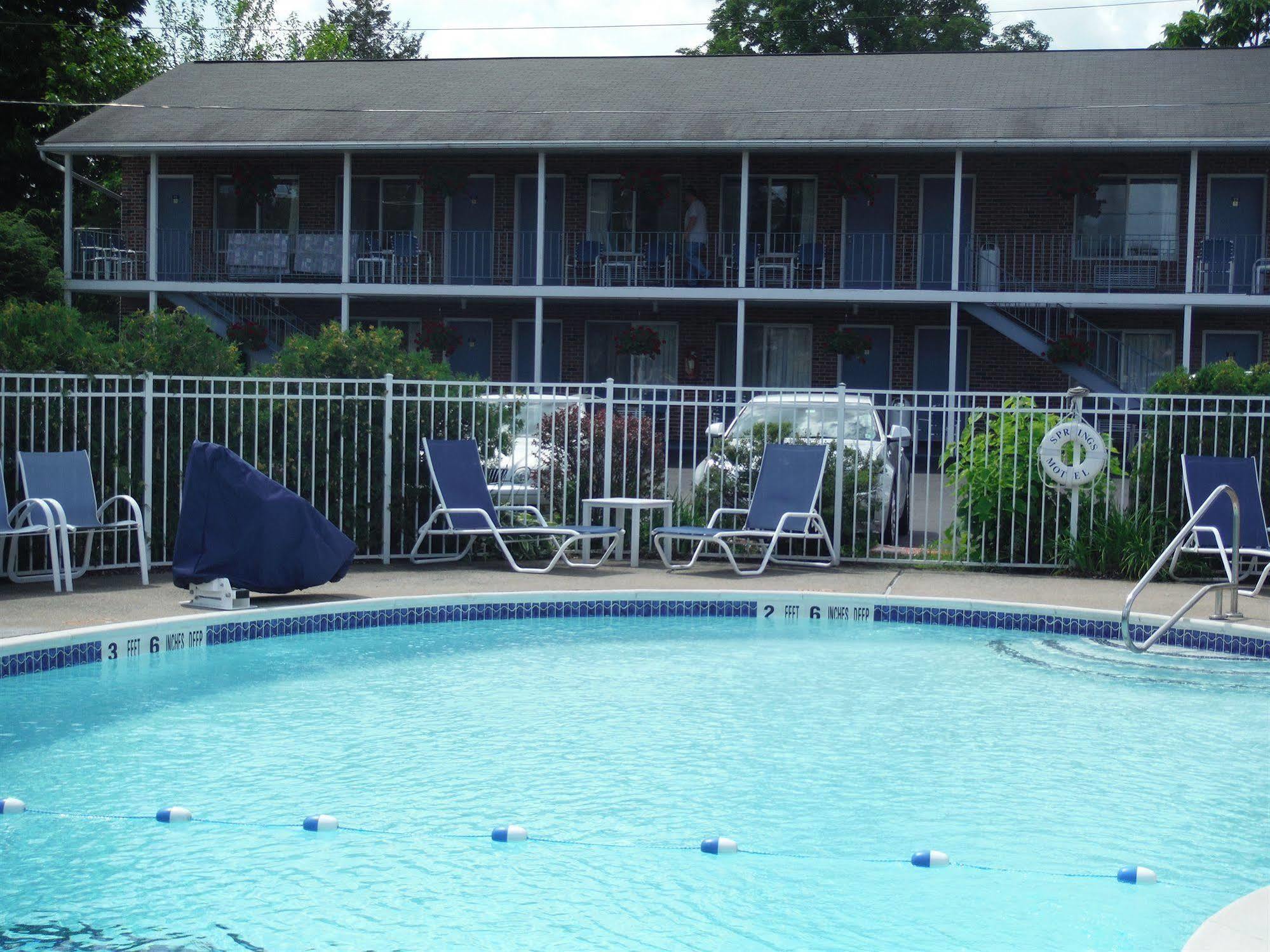 The Springs Motel Saratoga Springs Bagian luar foto