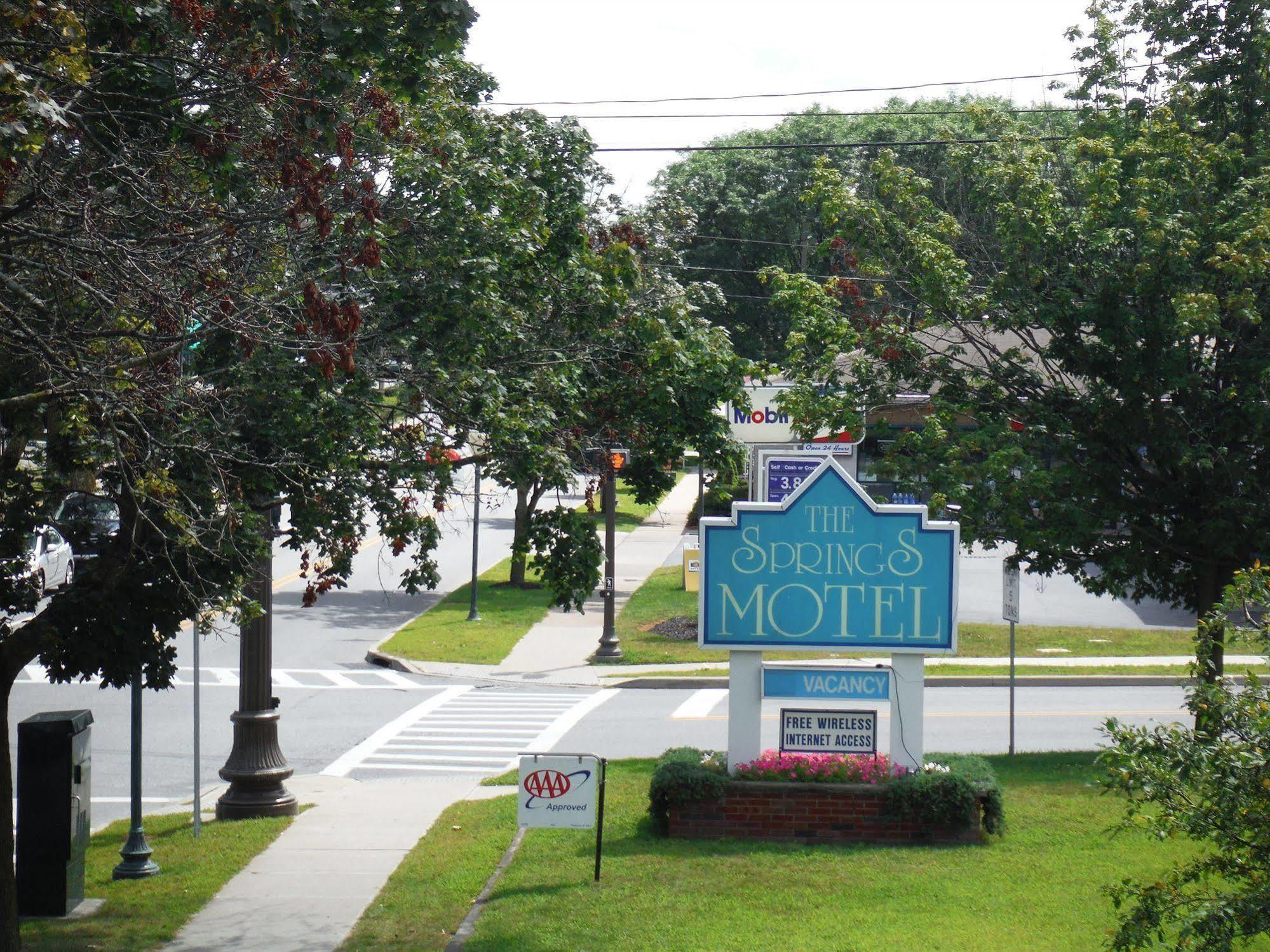 The Springs Motel Saratoga Springs Bagian luar foto
