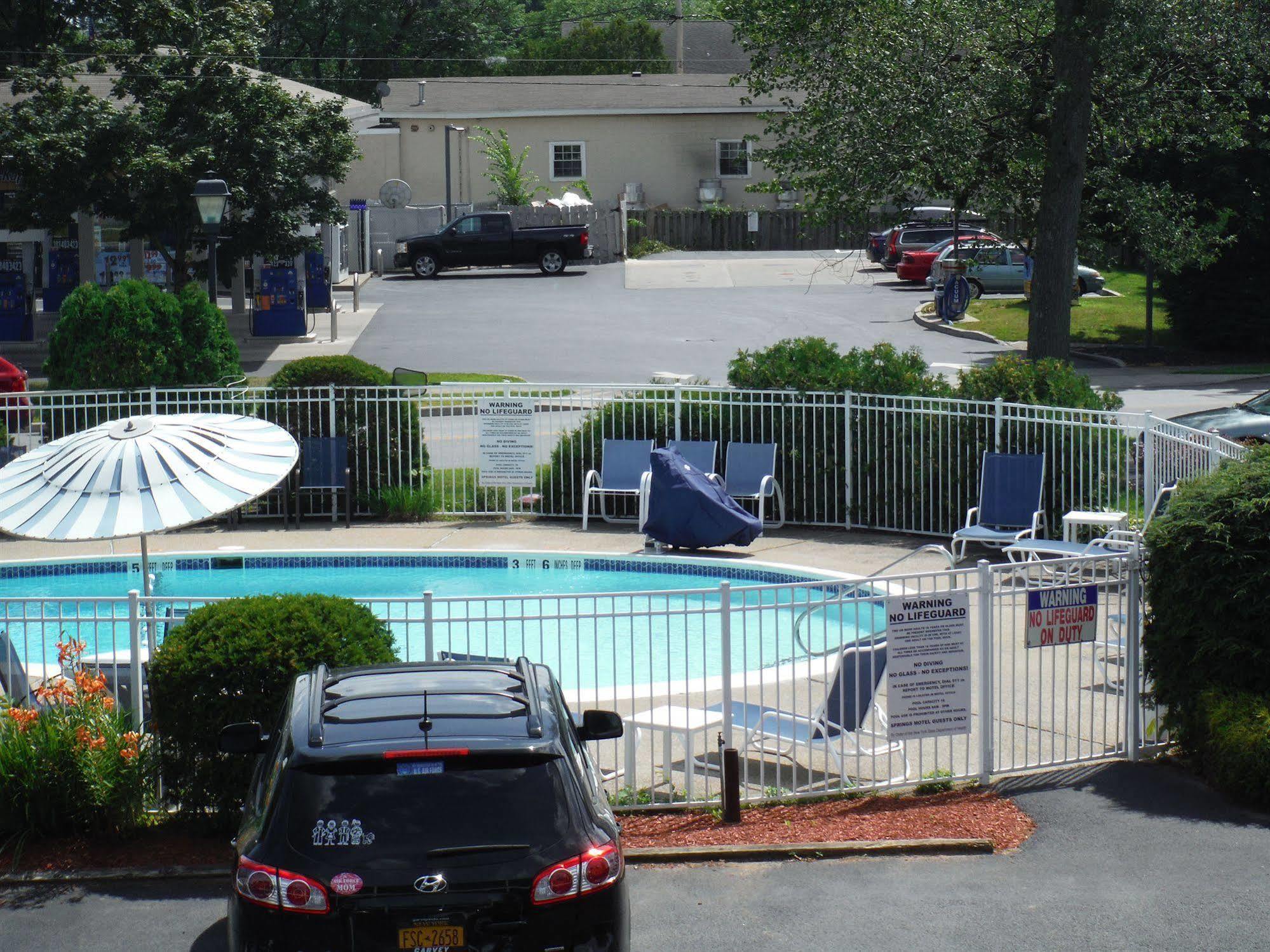 The Springs Motel Saratoga Springs Bagian luar foto